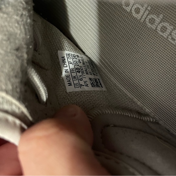 yeezy - Picture 6 of 7